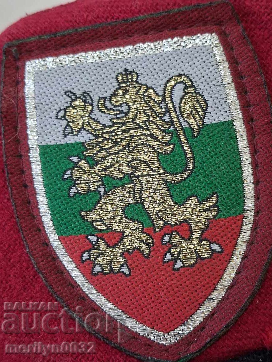 Στρατιωτικό μπερέ, στολή, μπερέ με εθνόσημο