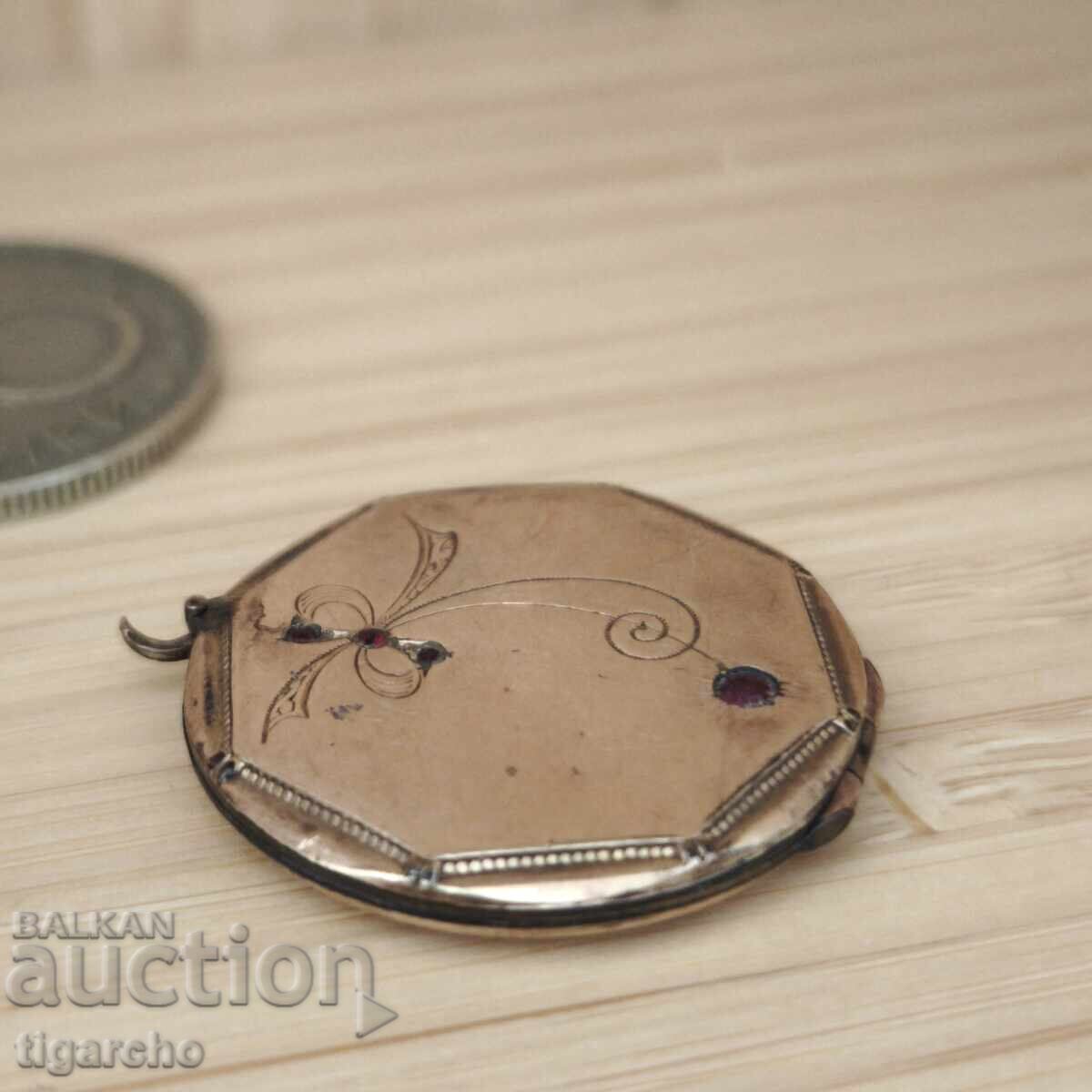 Δημοπρασία Παλιά γυναικεία μενταγιόν Δημοπρασία Παλιά γυναικεία μενταγιόν