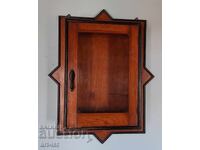 Dulap vechi vitrină în forma stelei lui David