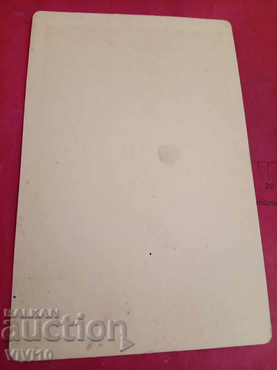 Fotografie veche pe carton gros cu preț 50.00 BGN | € 25.56 Fotografie veche pe carton gros cu preț 50.00 BGN | € 25.56