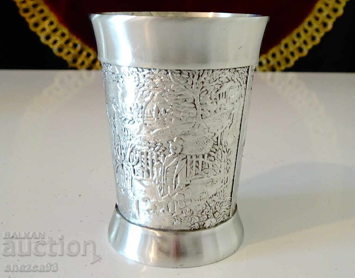 Licitație Cană de staniu cu picturi Poetul sărac, Prieteni din copilărie Licitație Cană de staniu cu picturi Poetul sărac, Prieteni din copilărie