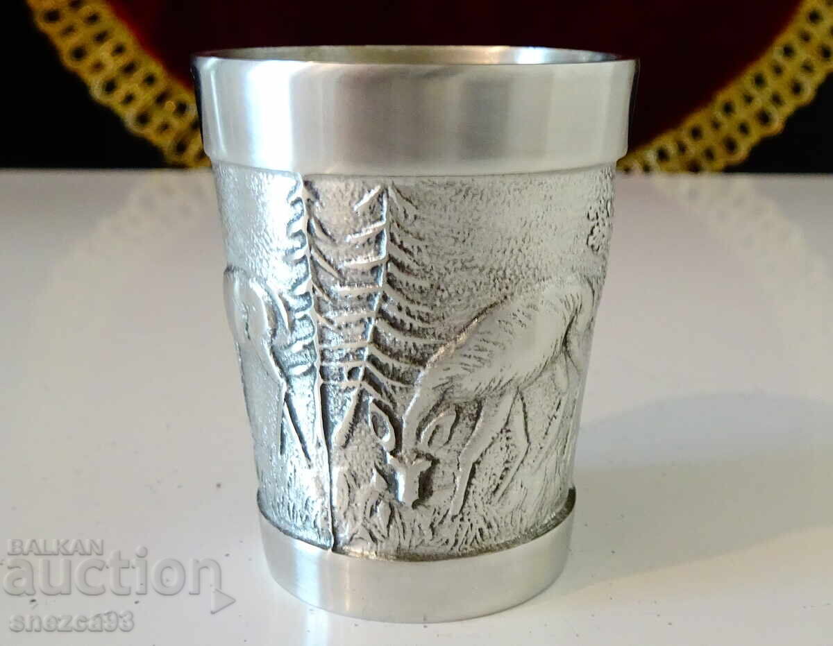 Доставка на Чаша от калай с Елен,ловна картина. Доставка на Чаша от калай с Елен,ловна картина.