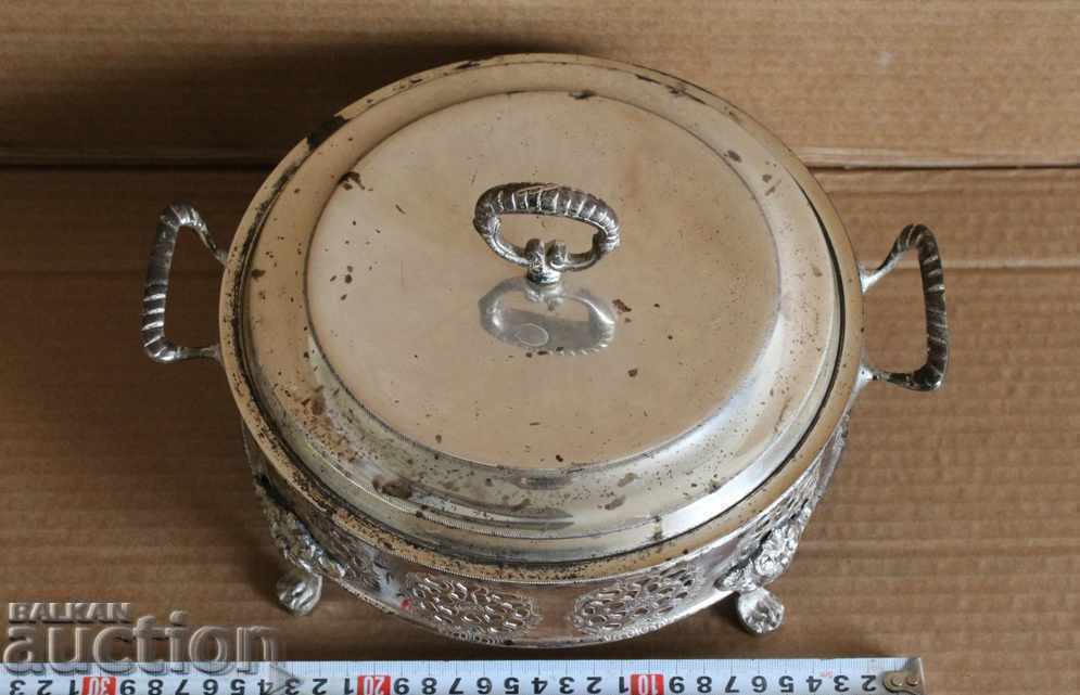 REGATUL BULGARIA RECIPIENT METAL CU CAPAC PLACAT ARGENT cu preț 25.00 BGN | € 12.78 REGATUL BULGARIA RECIPIENT METAL CU CAPAC PLACAT ARGENT cu preț 25.00 BGN | € 12.78