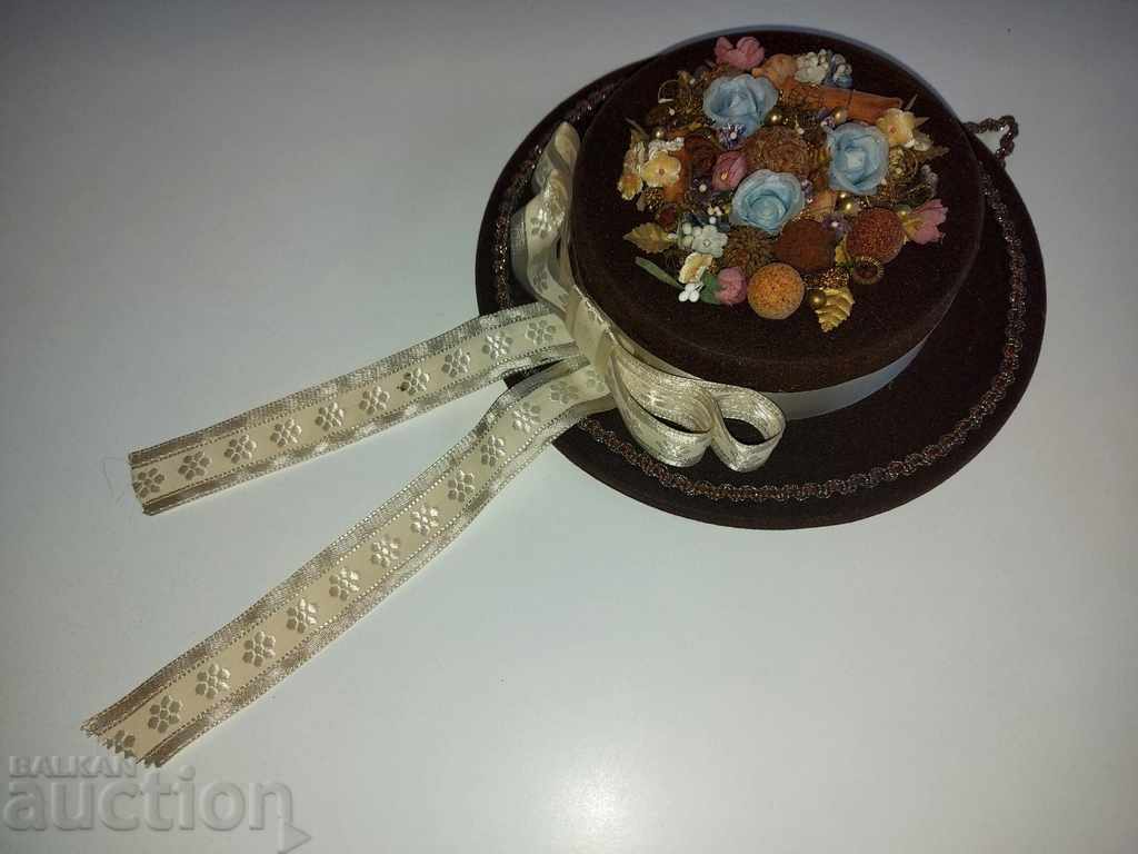 . SOC DECORATIVE WALL PANEL HAT FLOWER PAINTING with price 25.00 BGN | € 12.78