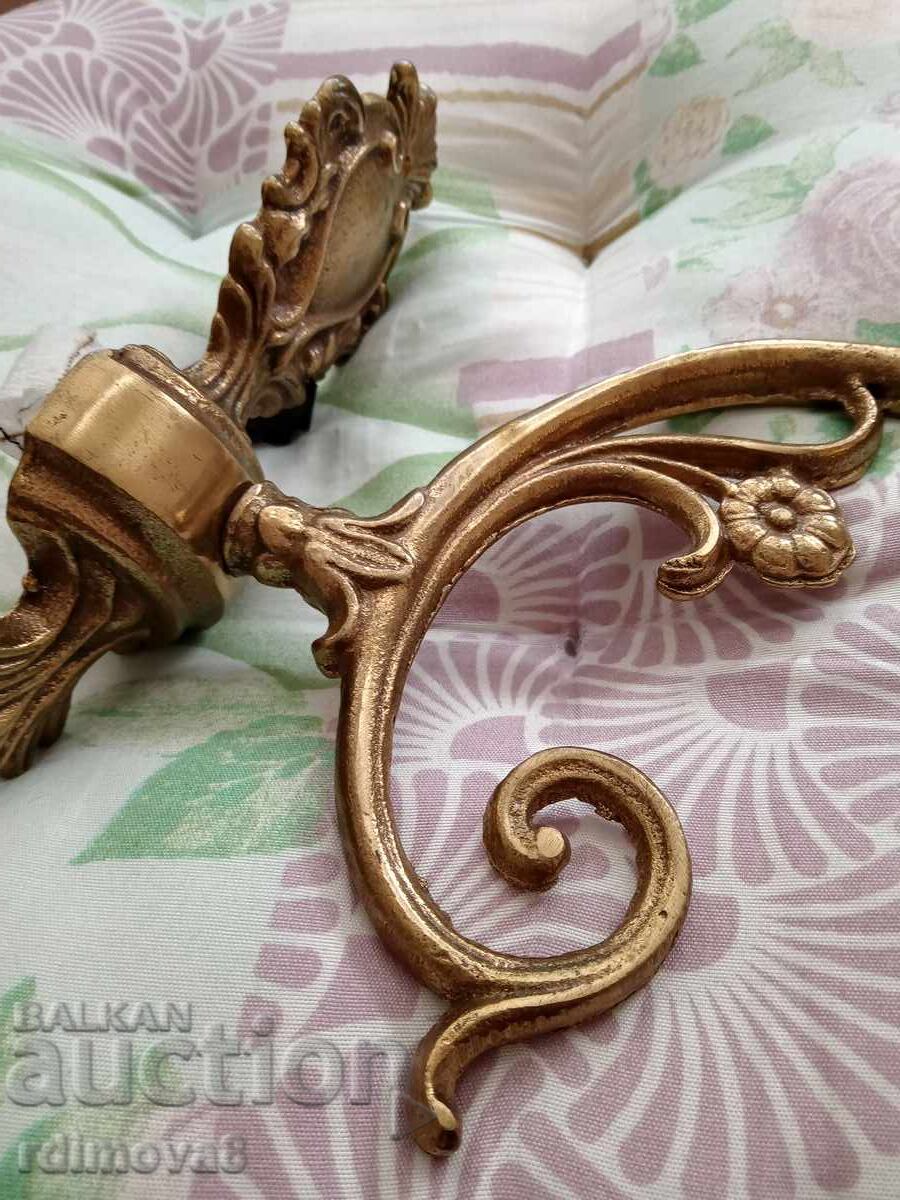 Licitație APLICARE DE PERETE