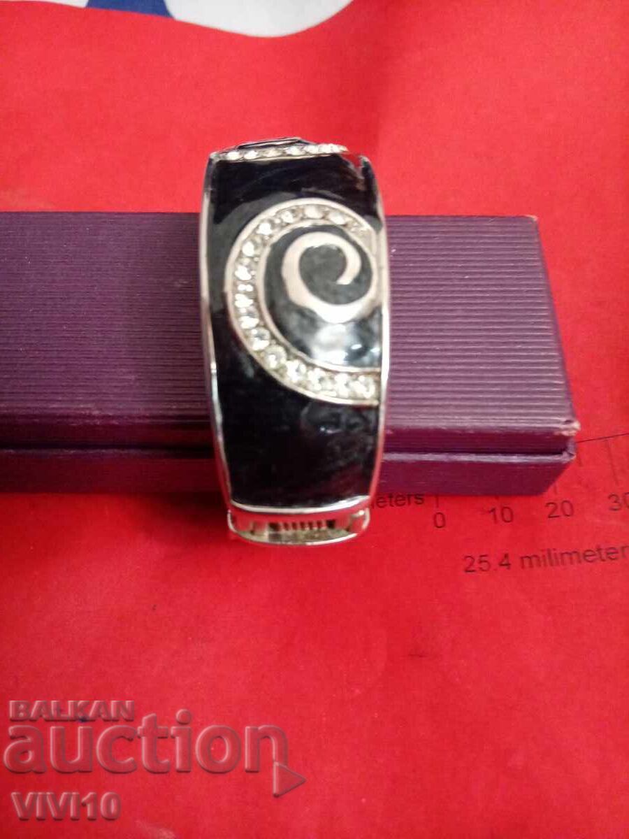 Αρχαίο βραχιόλι σμάλτου με τιμή 40.00 BGN | € 20.45 Αρχαίο βραχιόλι σμάλτου με τιμή 40.00 BGN | € 20.45