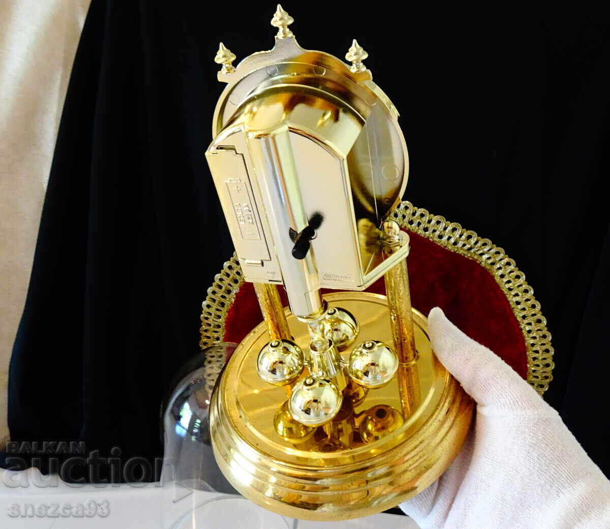 Delivery of Table clock, glass dome, baroque, gilding