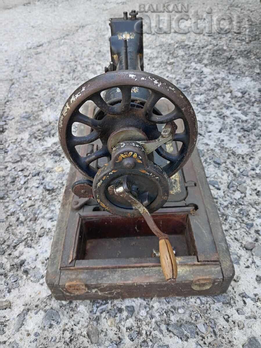 Antique Singer Sewing Machine - 5