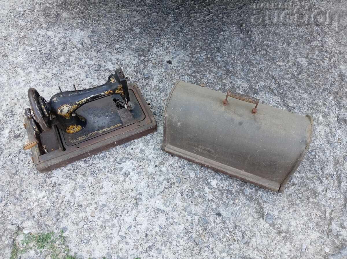 Antique Singer Sewing Machine - 6