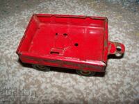 Remorcă veche de tablă, jucărie, fabricată în Bulgaria