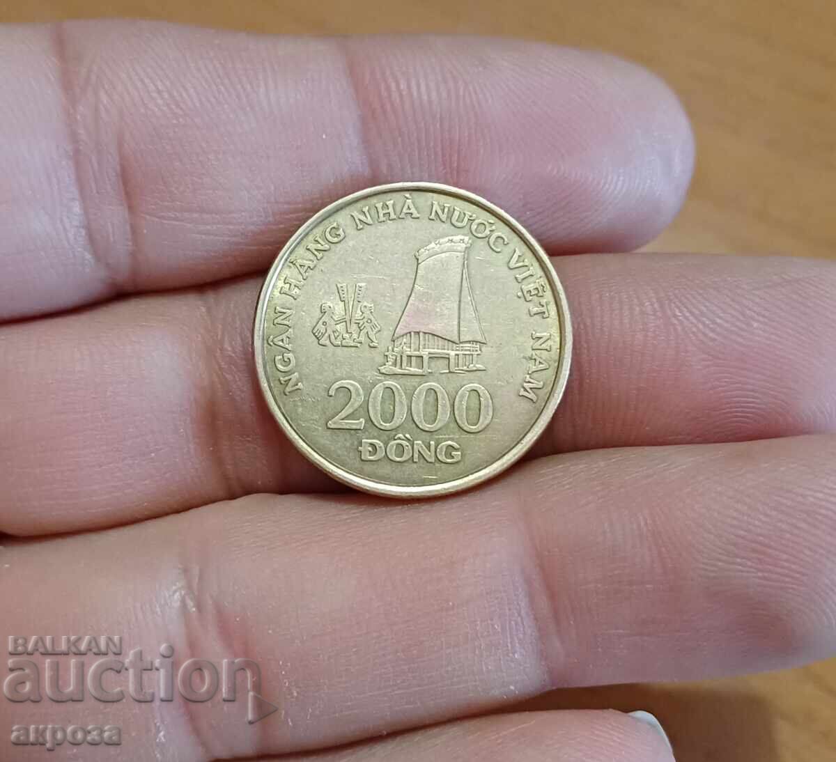 2000 Vietnamese Dong 2003 with gloss 2000 Vietnamese Dong 2003 with gloss