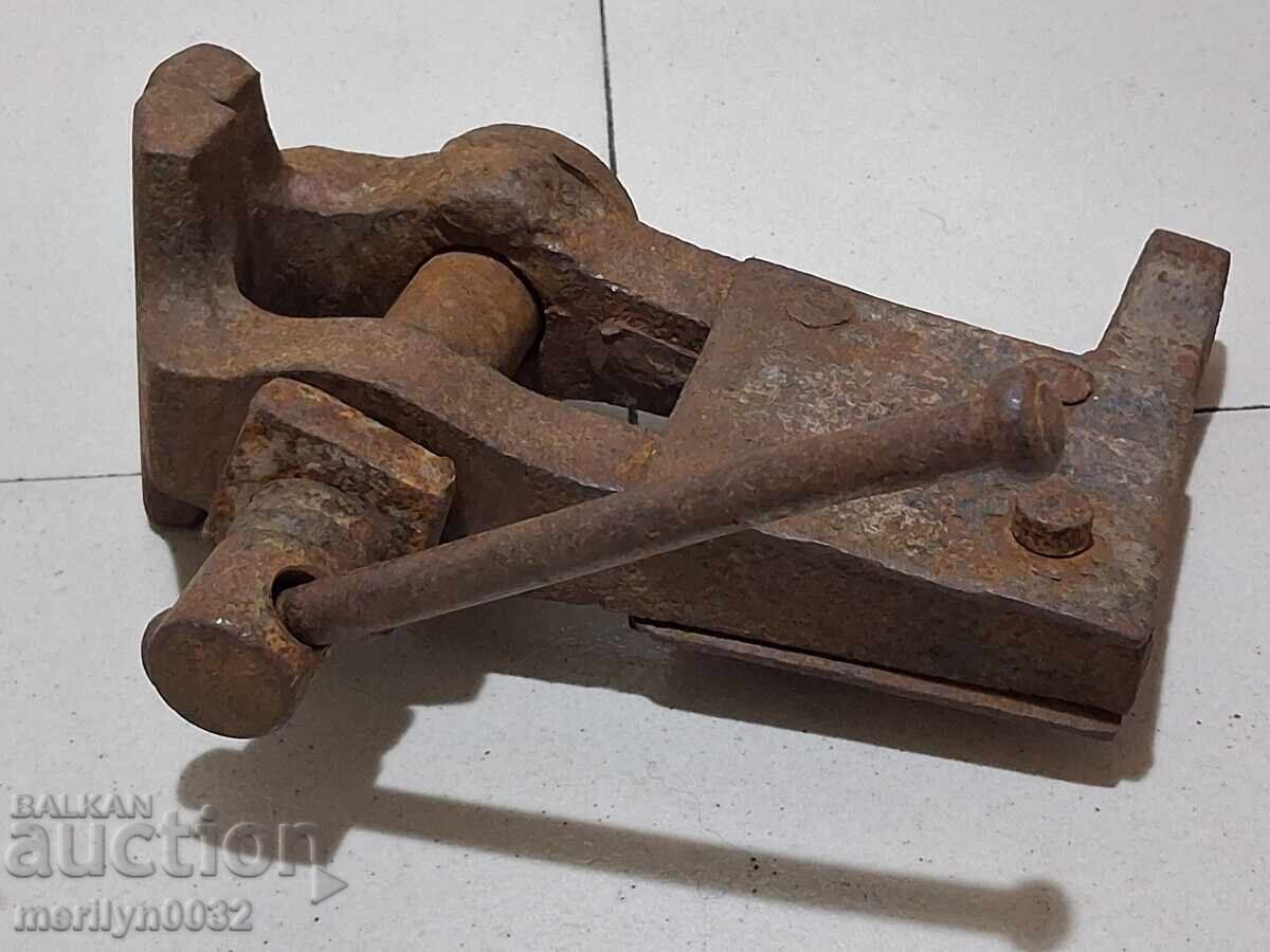 Auction  An old vise clamps a blacksmith's tool