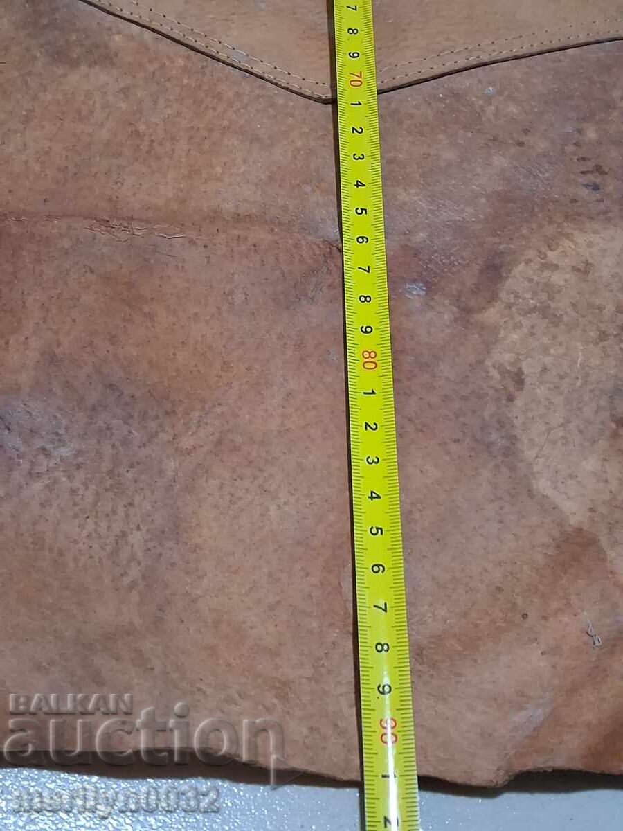 Licitație Șorț vechi din piele de fierar sudor NEFOLOSIT Licitație Șorț vechi din piele de fierar sudor NEFOLOSIT