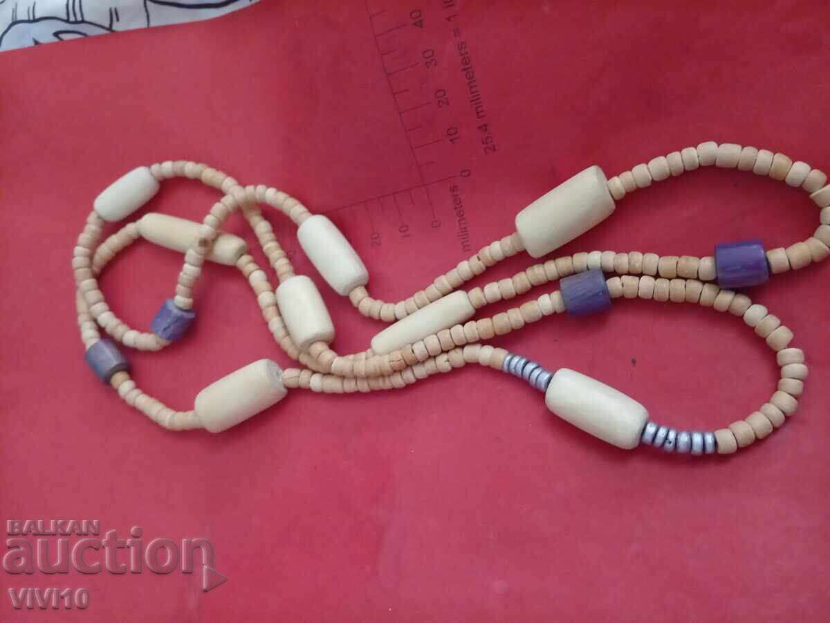 Colier vechi din os cu preț 40.00 BGN | € 20.45 Colier vechi din os cu preț 40.00 BGN | € 20.45