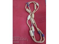 Αρχαίο κολιέ από κόκαλο