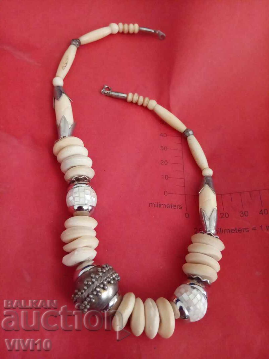 Colier vechi din os Colier vechi din os