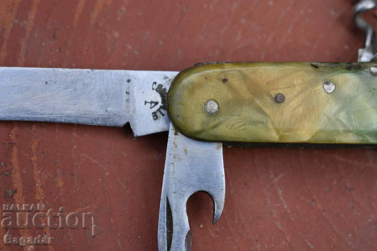 Delivery of A pocket knife