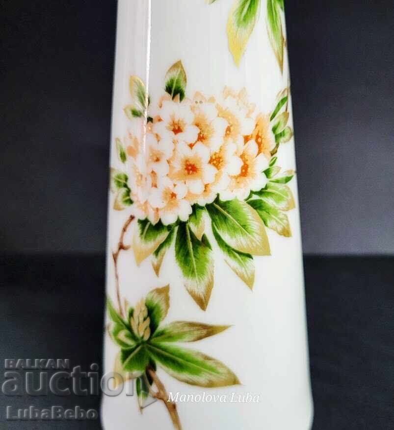 Πορσελάνινο βάζο AK Kaiser από τη σειρά Rosana με τιμή 55.00 BGN | € 28.12 Πορσελάνινο βάζο AK Kaiser από τη σειρά Rosana με τιμή 55.00 BGN | € 28.12