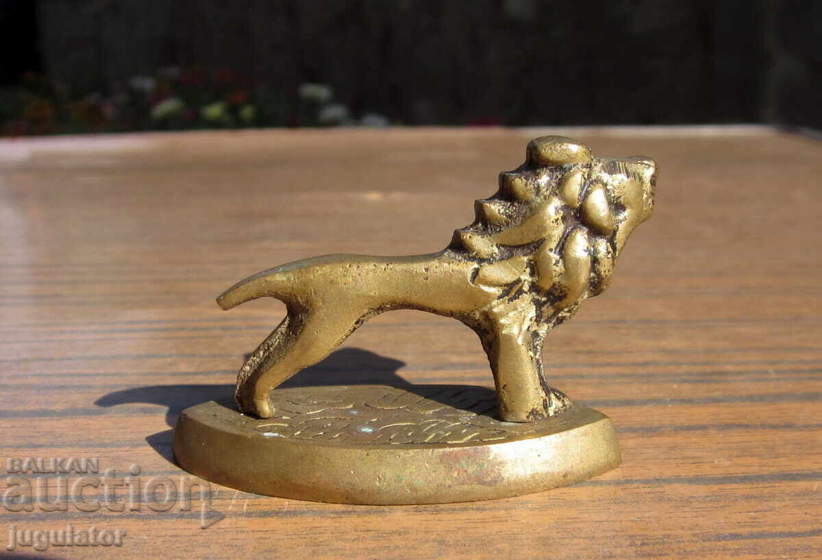 стара малка бронзова фигура статуетка лъв с цена 15.00 лв. | € 7.67 стара малка бронзова фигура статуетка лъв с цена 15.00 лв. | € 7.67