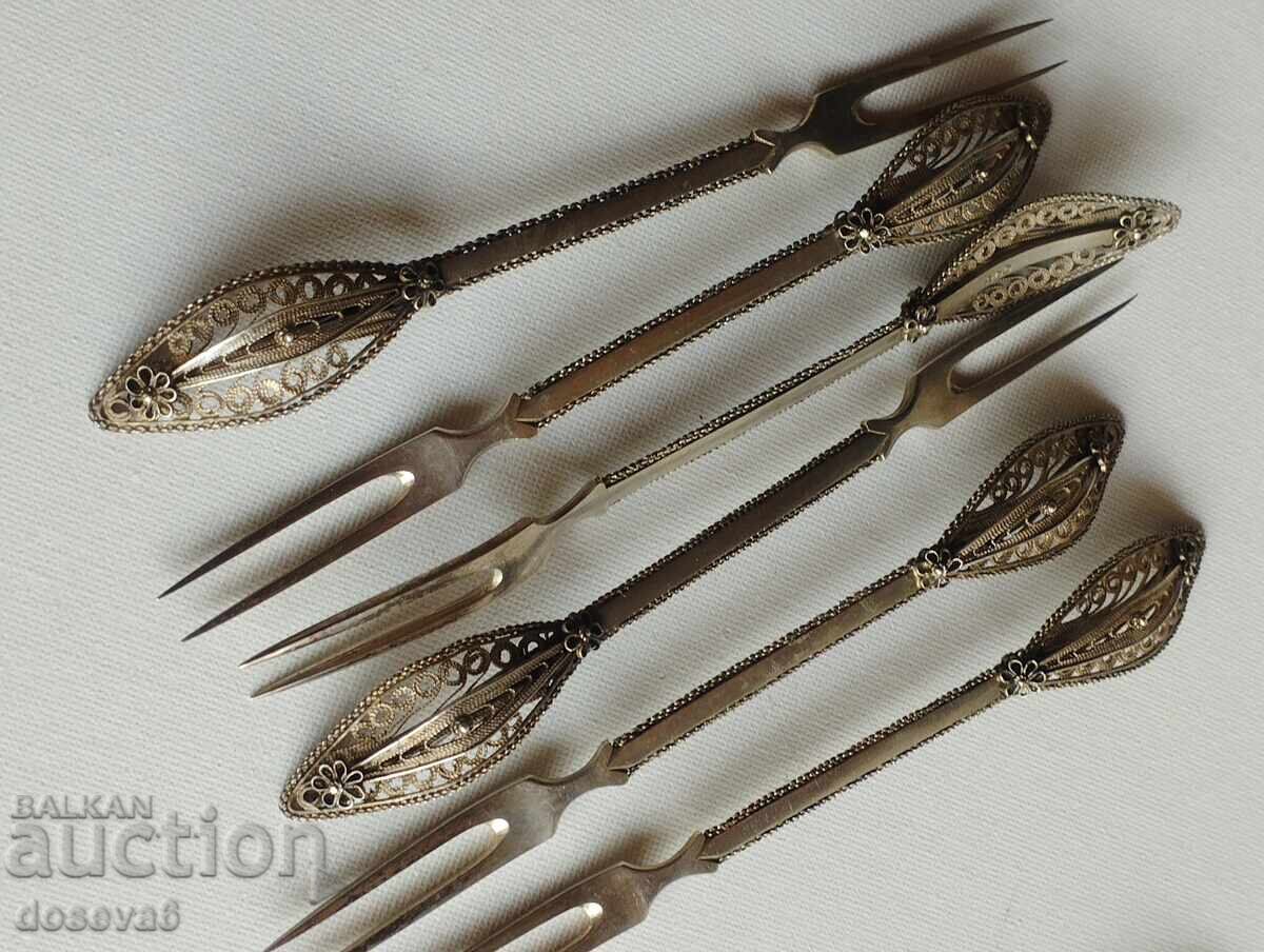 6 вилички . Сребърни - проба 800 .Теглото на една е 17-18 гр с цена 300.00 лв. | € 153.39