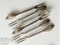 6 furculițe. Argint - proba 800. Greutatea uneia este de 17-18 g