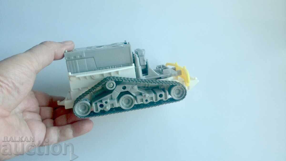 Доставка на играчка със батерии