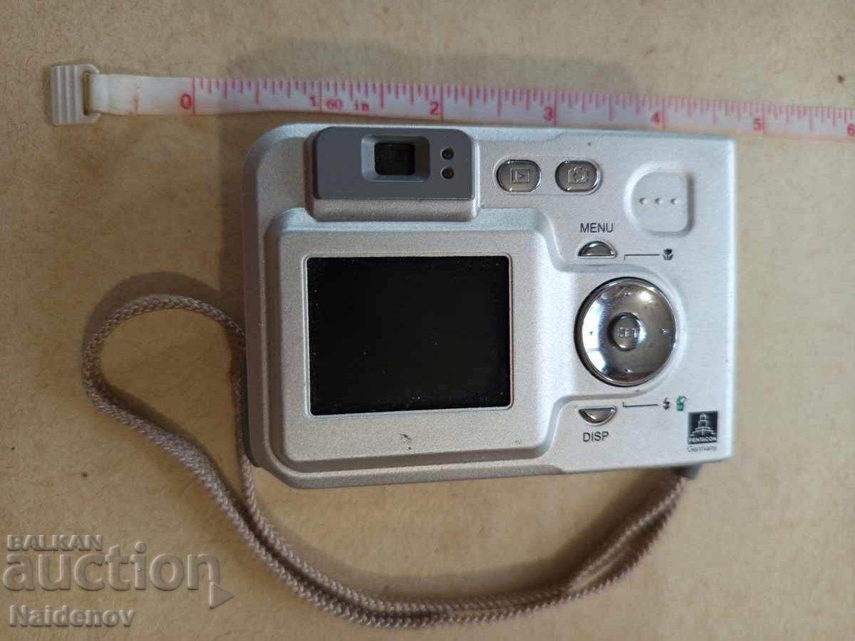 Old Praktica camera with price 10.00 BGN | € 5.11 Old Praktica camera with price 10.00 BGN | € 5.11