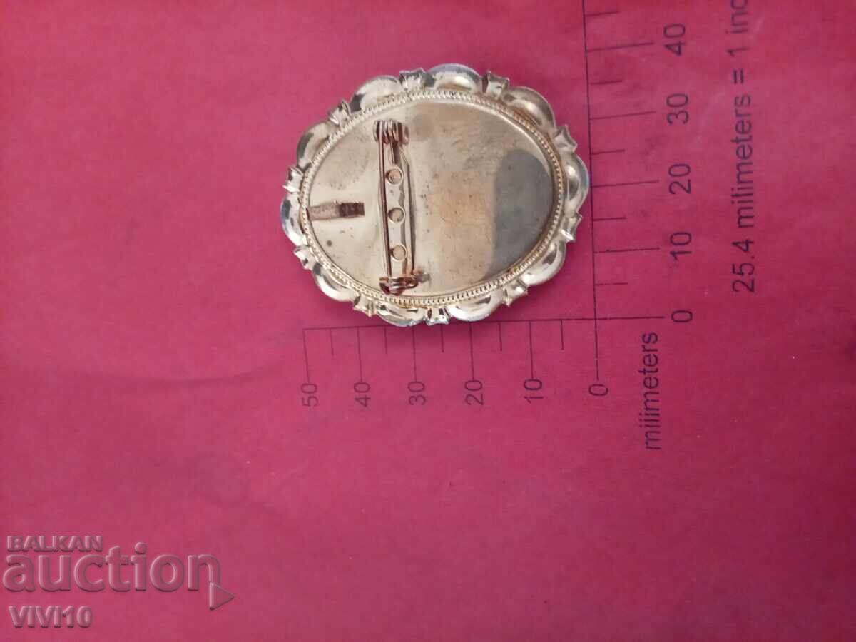 Broșă veche, Aurire, porțelan cu preț € 15.00 | 29.34 BGN