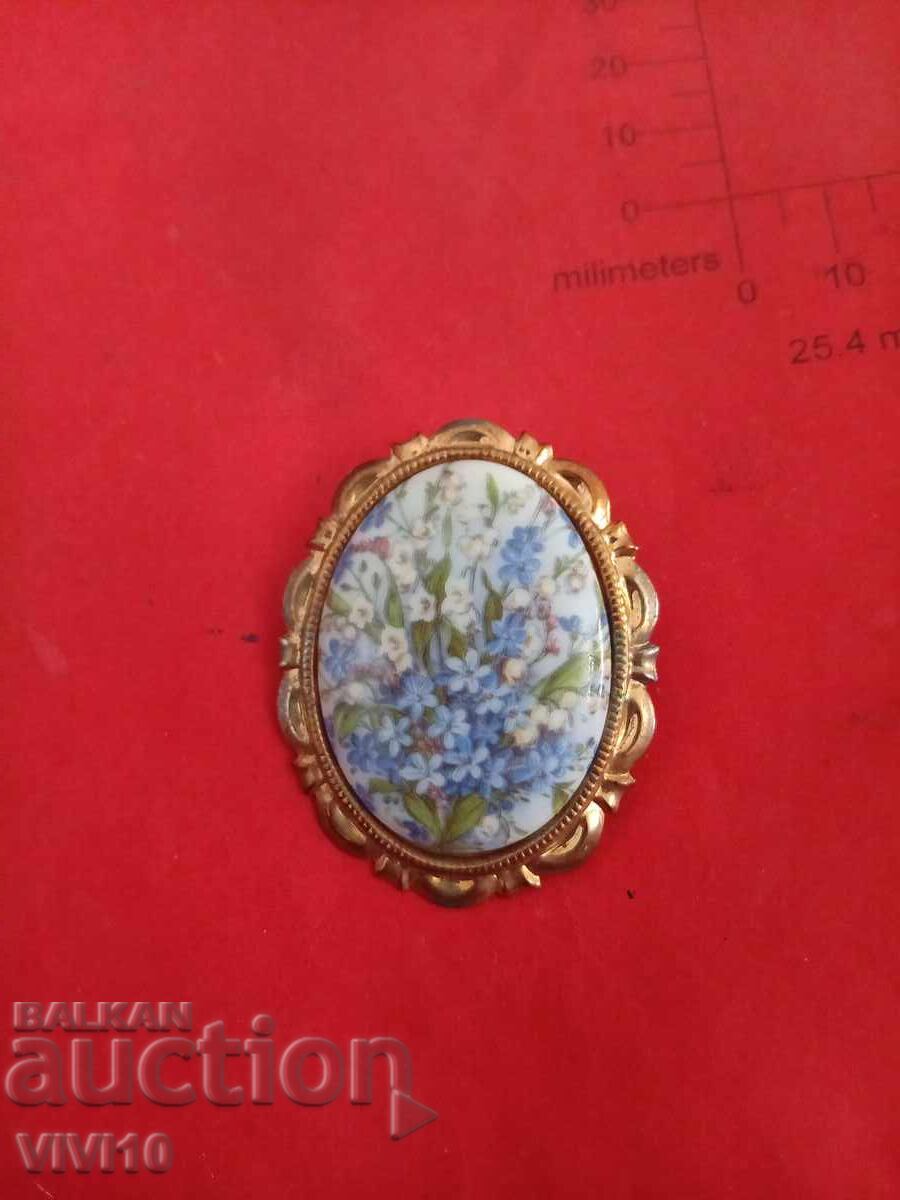 Αρχαία καρφίτσα, Επιχρύσωση, πορσελάνη