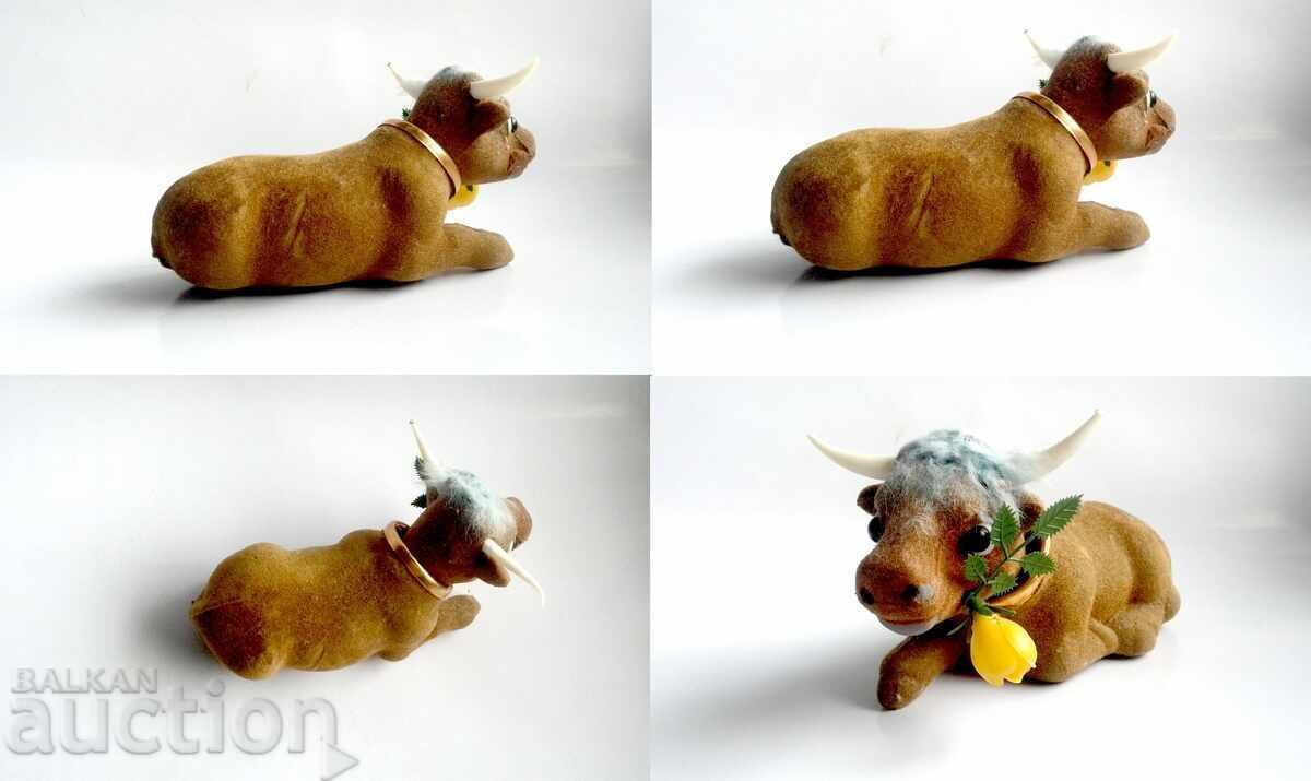 Din anii 1960, vacă taur cu capul dat în jos - decor pentru bordul mașinii - dă din cap cu preț € 0.01 | 0.02 BGN Din anii 1960, vacă taur cu capul dat în jos - decor pentru bordul mașinii - dă din cap cu preț € 0.01 | 0.02 BGN