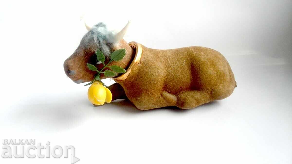 Аукцион от 1960-те крава бик кимащ - декор на таблото за кола - кима