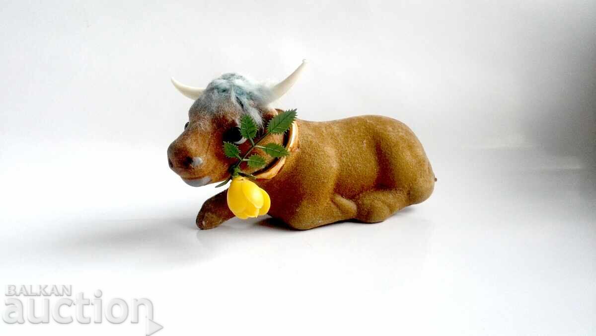 от 1960-те крава бик кимащ - декор на таблото за кола - кима