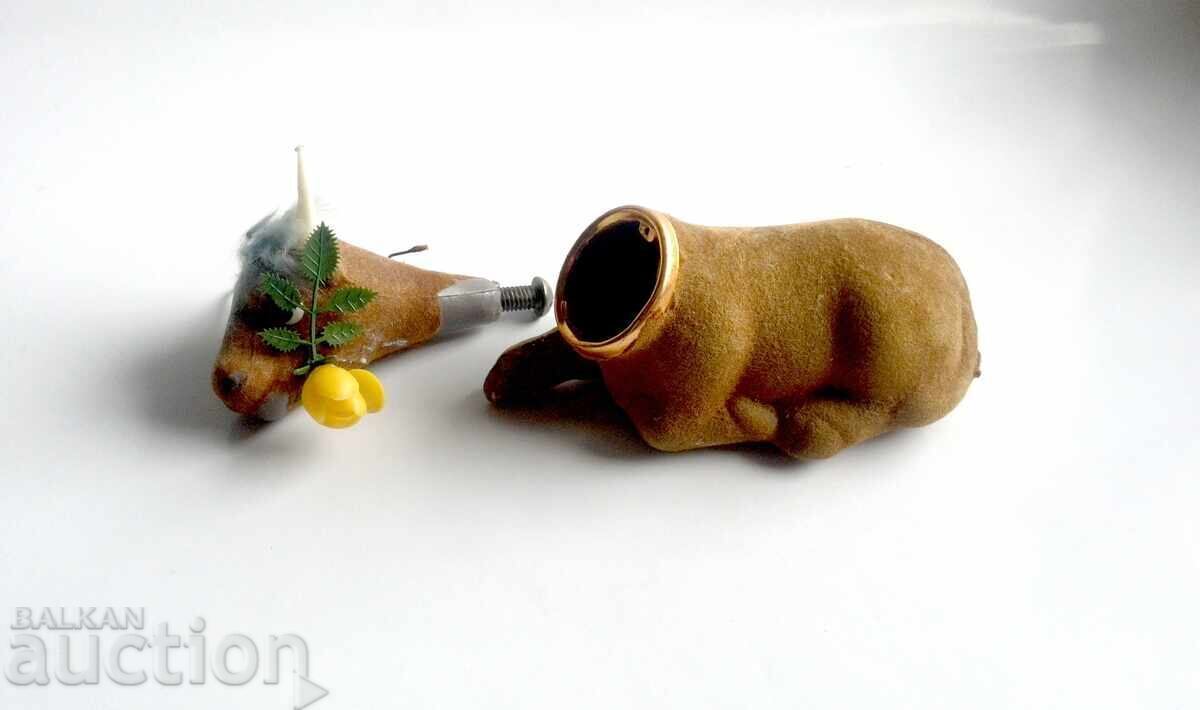 Din anii 1960, vacă taur cu capul dat în jos - decor pentru bordul mașinii - dă din cap