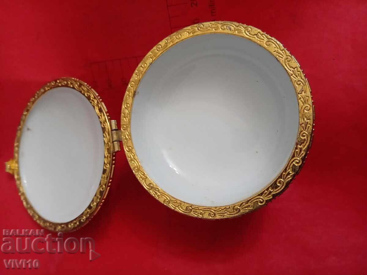 Κουτί κοσμημάτων αντίκες με τιμή 50.00 BGN | € 25.56