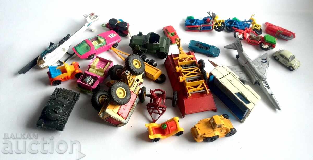 Πολλά παλιά παιχνίδια με τιμή 17.00 BGN | € 8.69