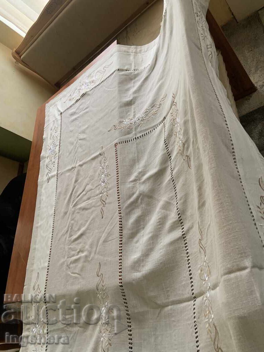 Tablecloth used briefly - 2.4 x 1.4 m - 6 Tablecloth used briefly - 2.4 x 1.4 m - 6