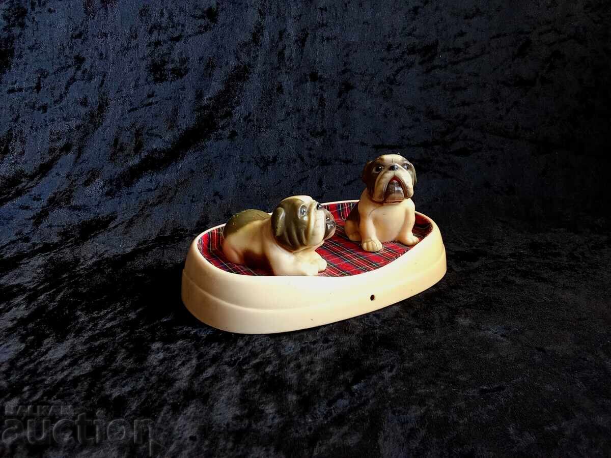 Παράδοση Παλιό παιχνίδι - σκυλιά που γαβγίζουν