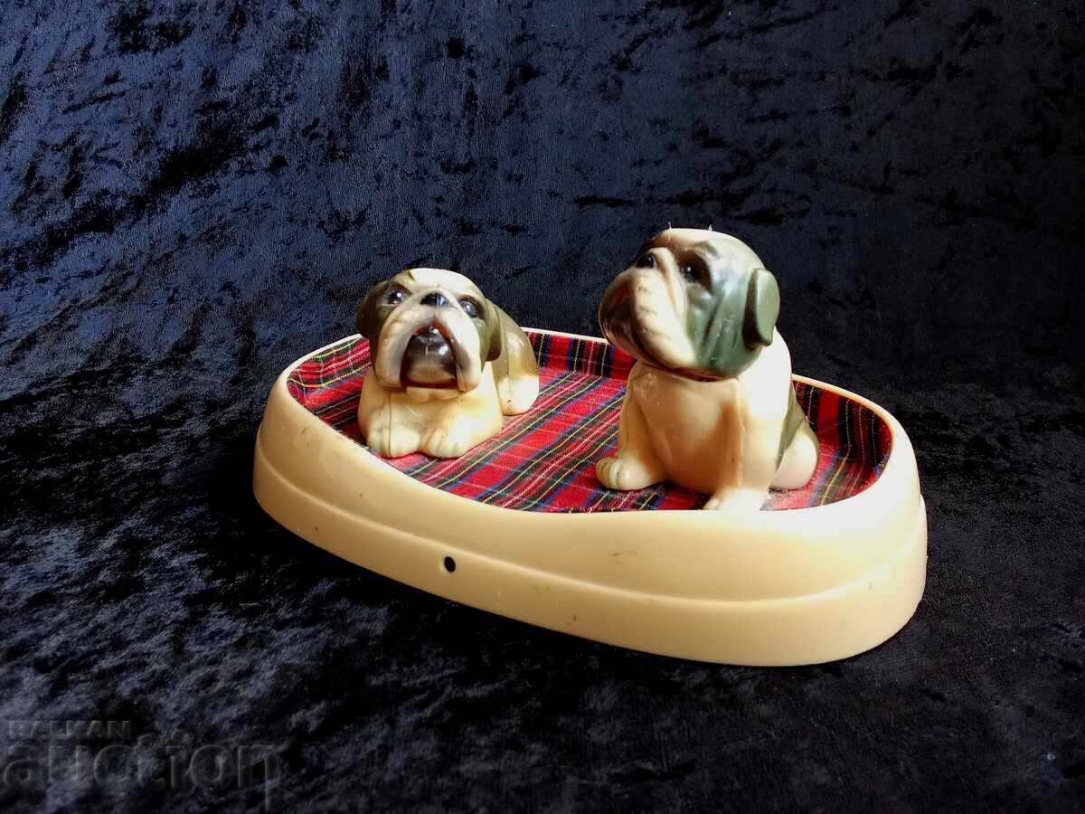 Παλιό παιχνίδι - σκυλιά που γαβγίζουν