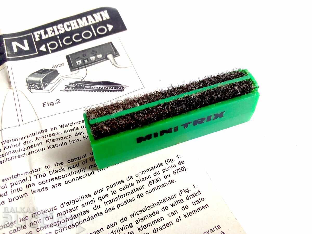 Minitrix 66623 N/1:160 Perie de curățare a locomotivelor