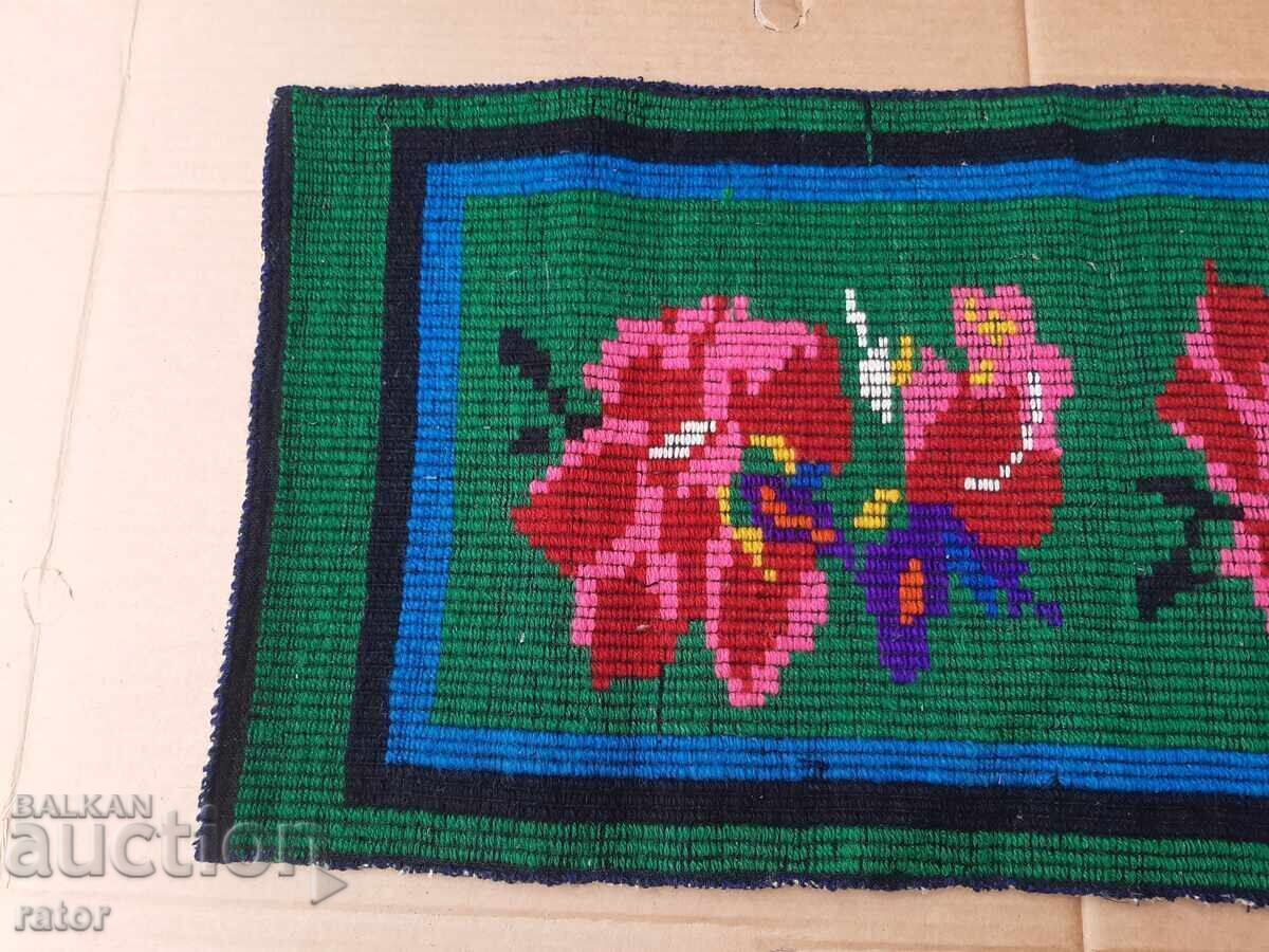 Αυθεντικό όμορφο κάλυμμα μαξιλαριού, χαλί. Λαϊκή φορεσιά με τιμή 15.00 BGN | € 7.67 Αυθεντικό όμορφο κάλυμμα μαξιλαριού, χαλί. Λαϊκή φορεσιά με τιμή 15.00 BGN | € 7.67