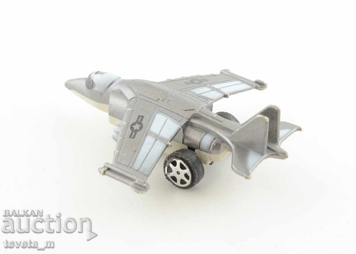 Avion de plastic, jucării pentru copii, modele cu preț 5.00 BGN | € 2.56