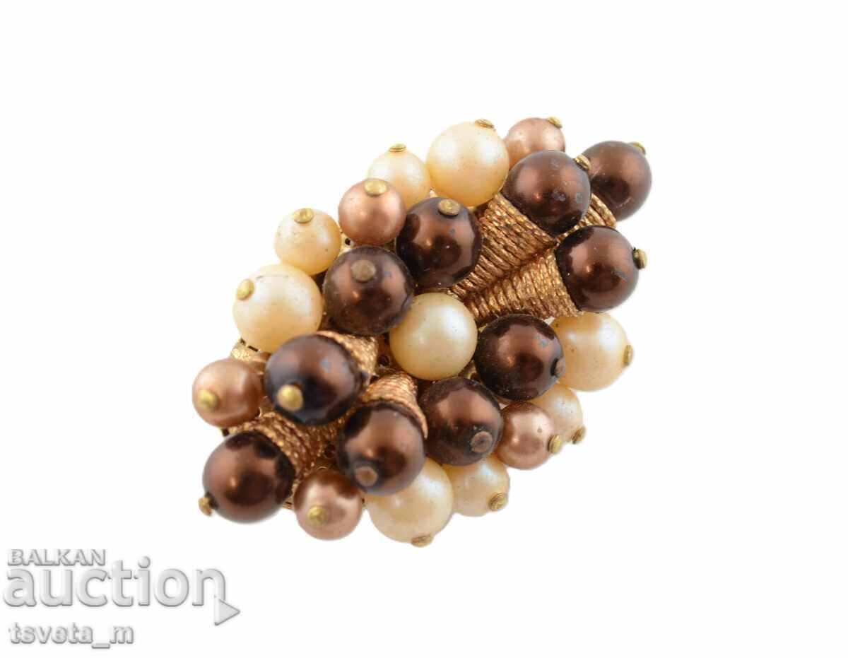 O broșă cu preț 3.00 BGN | € 1.53 O broșă cu preț 3.00 BGN | € 1.53