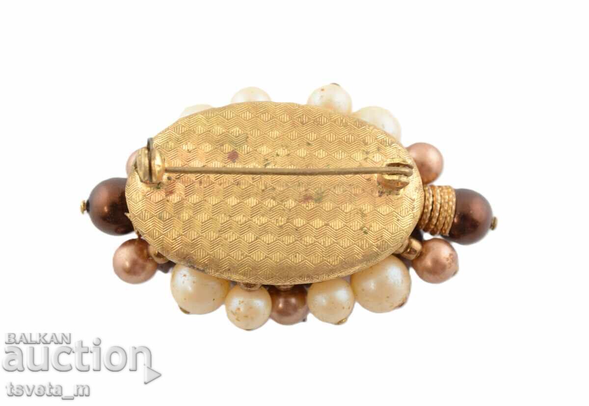 Licitație O broșă Licitație O broșă