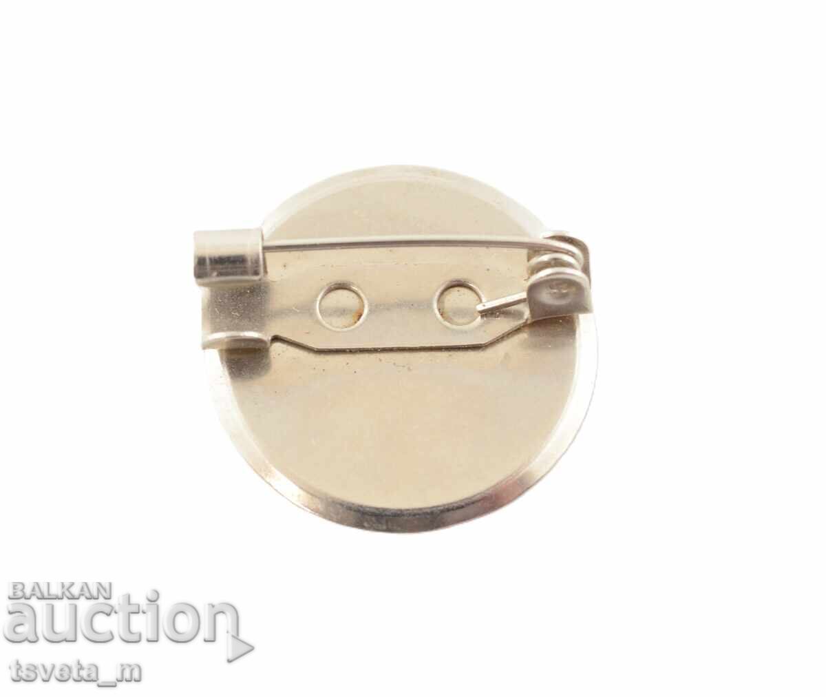 Insigna ceas broșă cu preț 3.00 BGN | € 1.53 Insigna ceas broșă cu preț 3.00 BGN | € 1.53