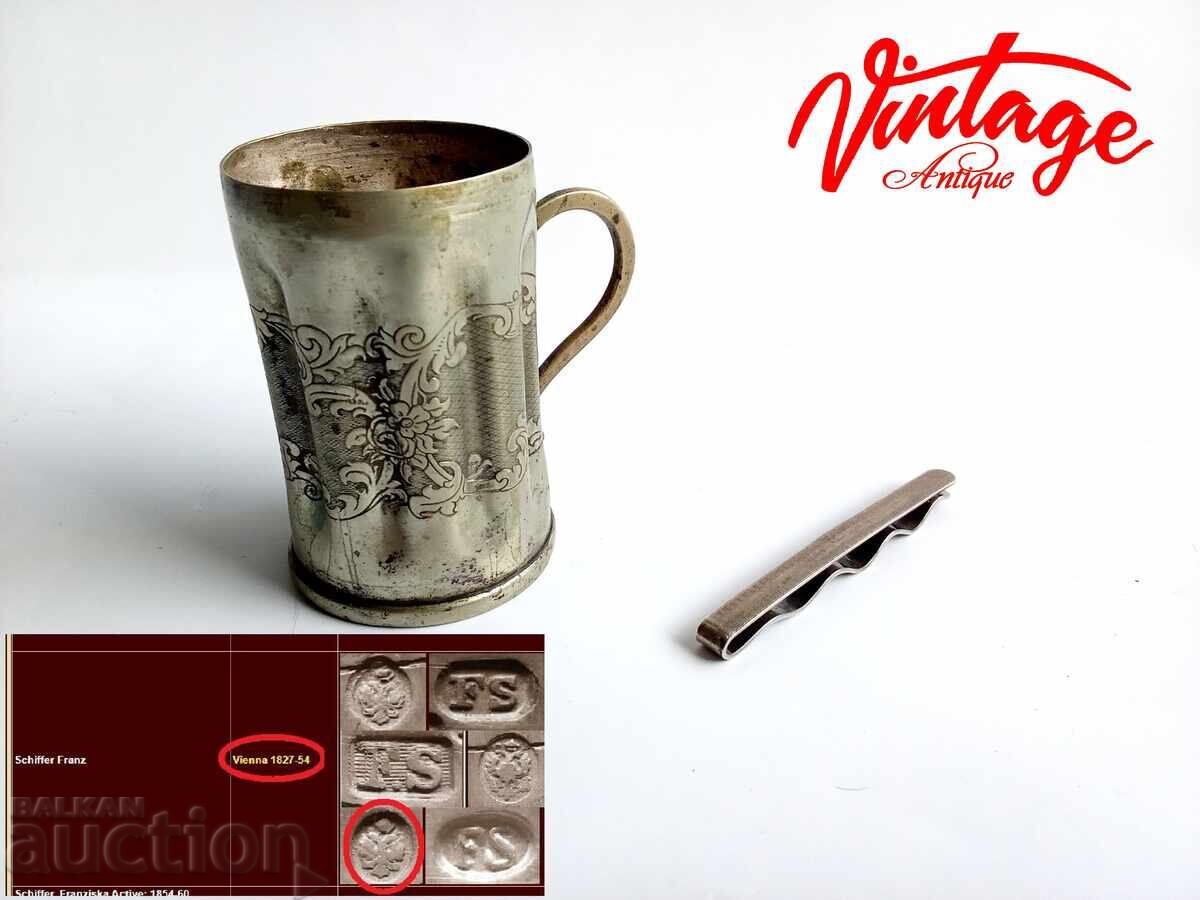 Μικρό φλιτζάνι και τσιμπίδα