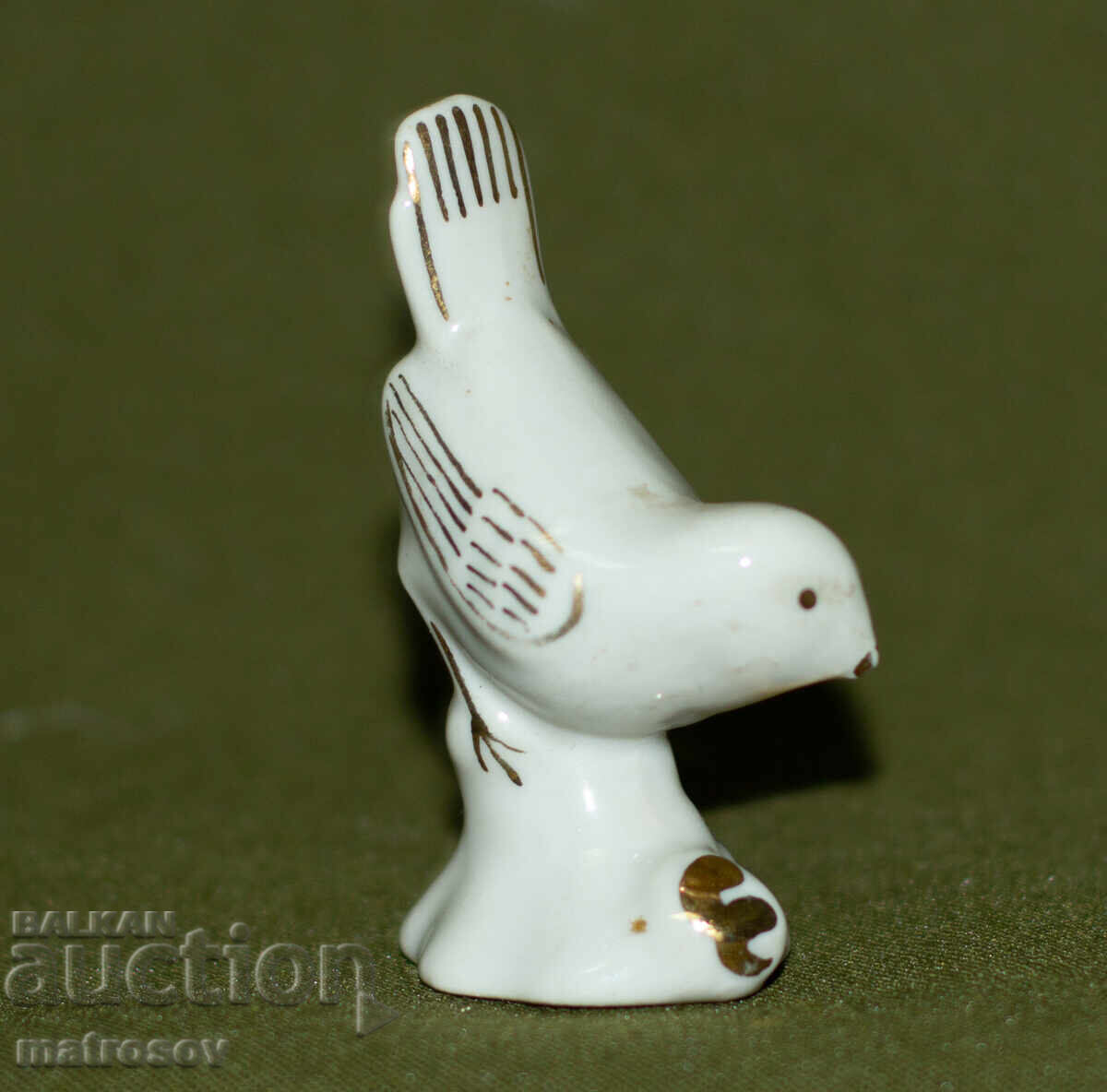 Delivery of Old decorative porcelain bird figurine