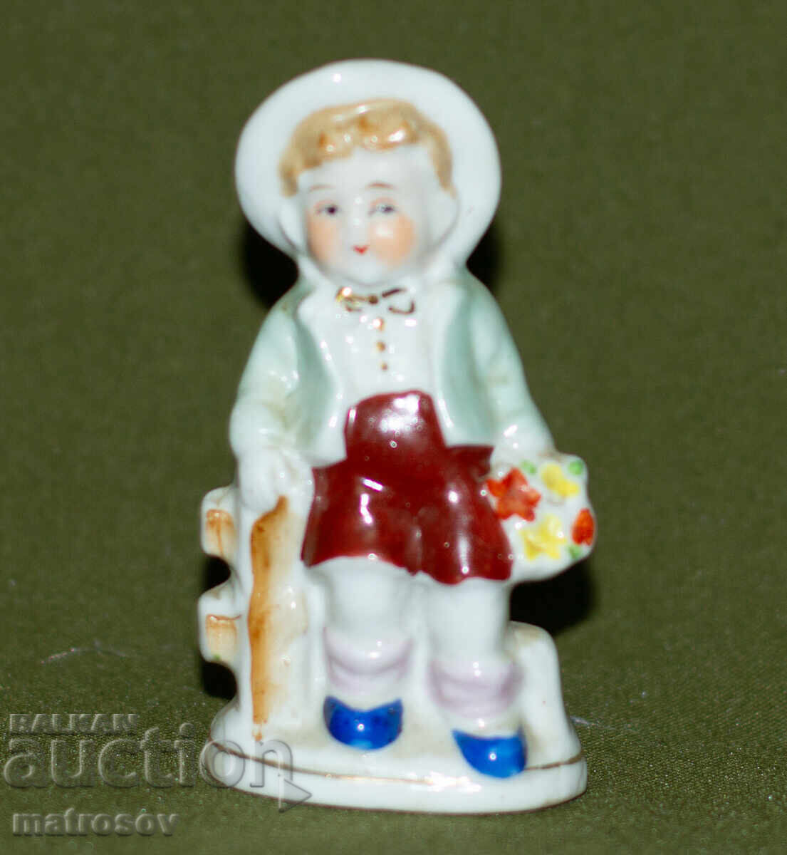 Стара декоративна порцеланова статуетка на момче с цена 40.00 лв. | € 20.45