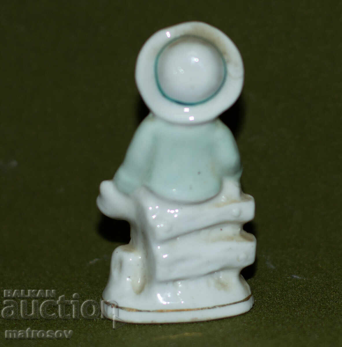 Доставка на Стара декоративна порцеланова статуетка на момче