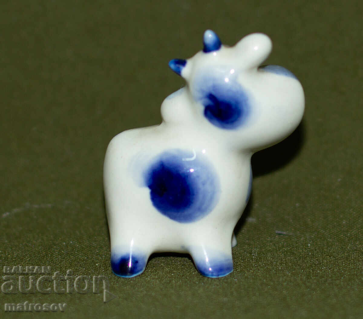 Παράδοση Παλιό πορσελάνινο ειδώλιο αγελάδας