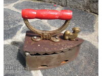 стара старинна Българска чугунена ютия на жар с петле